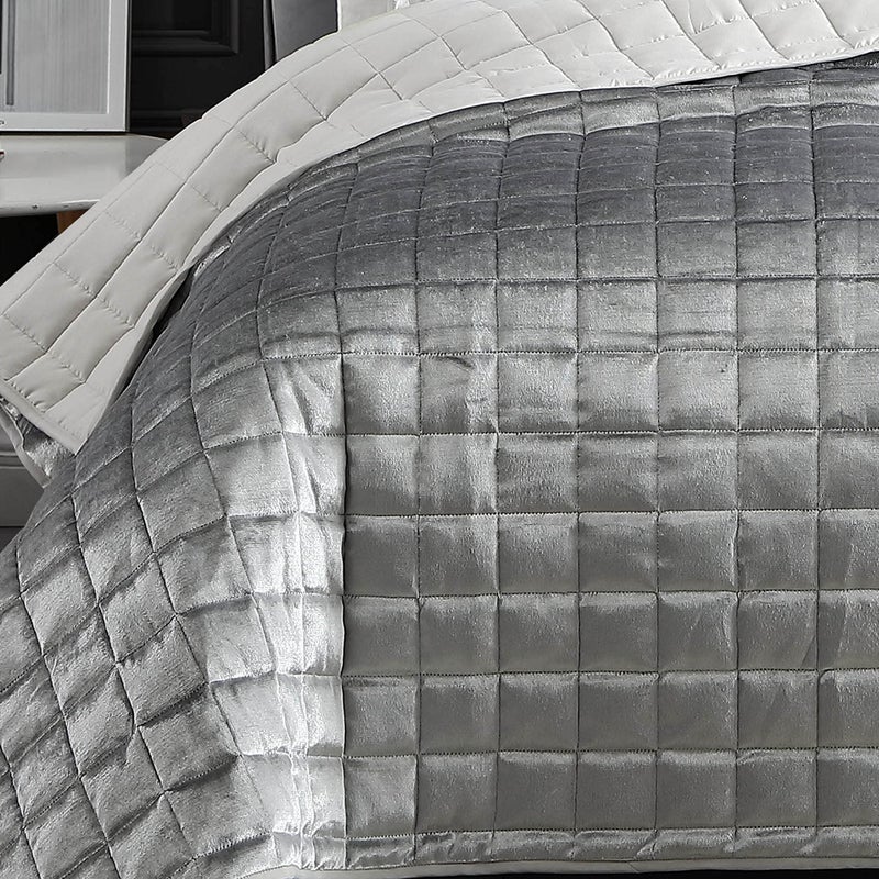 Riverbrook Home Lyndon Quilt Set, Queen, Silver, 3-Piece Set - Image 3